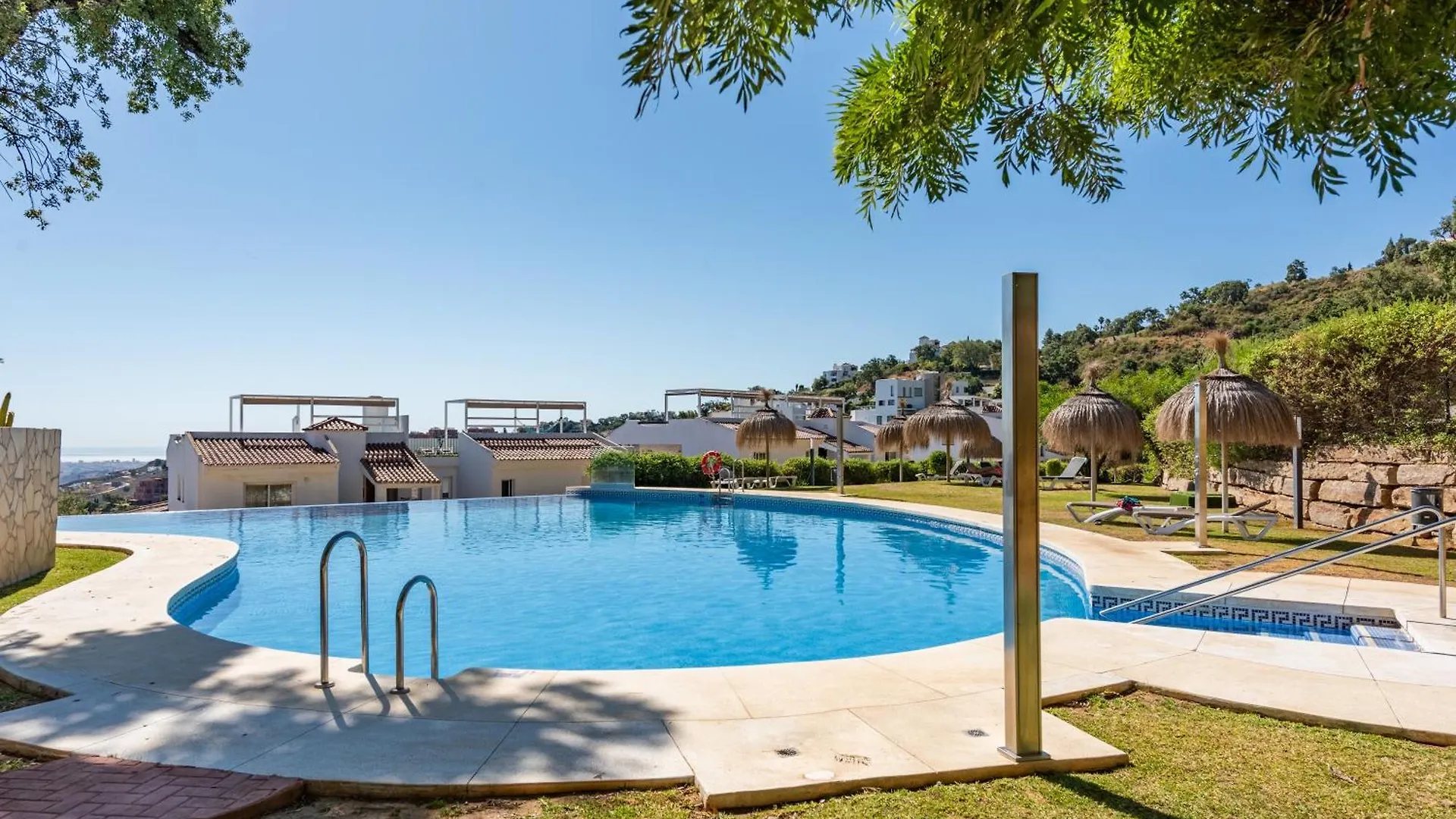 Apartment Modern Serene Retreat In Marbella East Ojen