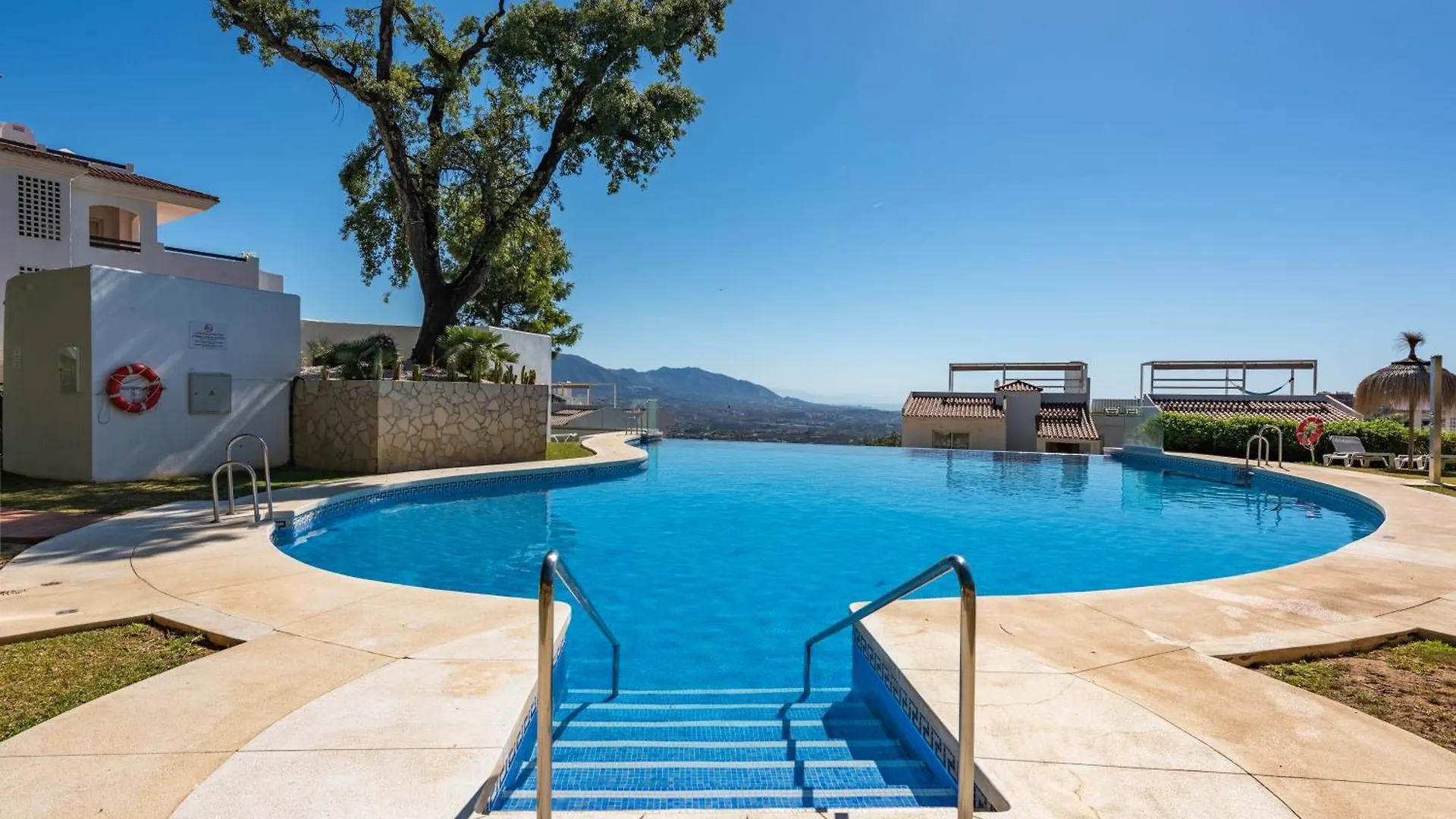Apartment Modern Serene Retreat In Marbella East Ojen